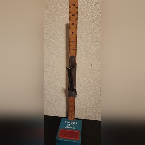 Vintage 1930s Singer Skirt Hem Marker With Pin Cushion 28" Made In USA Sewing - Picture 3 of 6